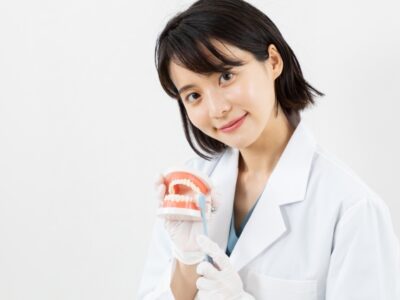 マウスピースと何が違う？ワイヤー矯正が美しい歯並びを作る理由